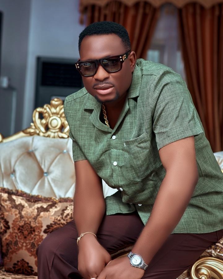 Dr Alayo Melody Singer